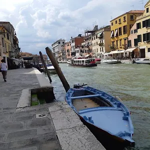 Apartment Calle Rielo Great Canal View, Venice